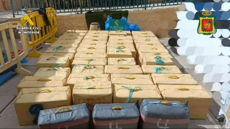 7 arrested caught smuggling 1,700 kilos of hashish into Tenerife